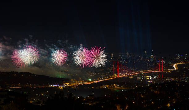 İstanbul Teknede Yılbaşı Partisi